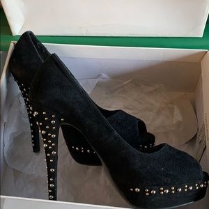 Steve Madden Black studded pumps size 7 1/2💫